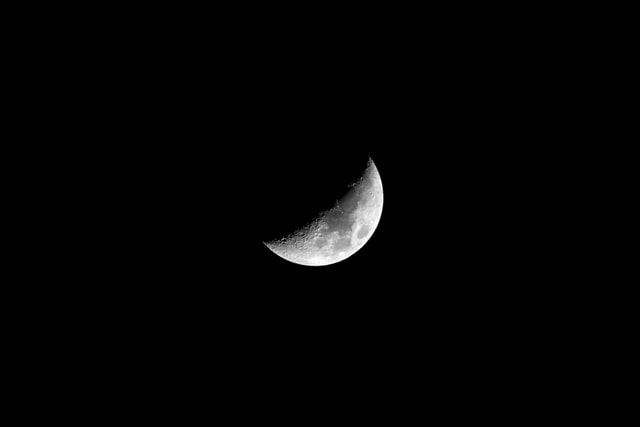 lune dans le noir